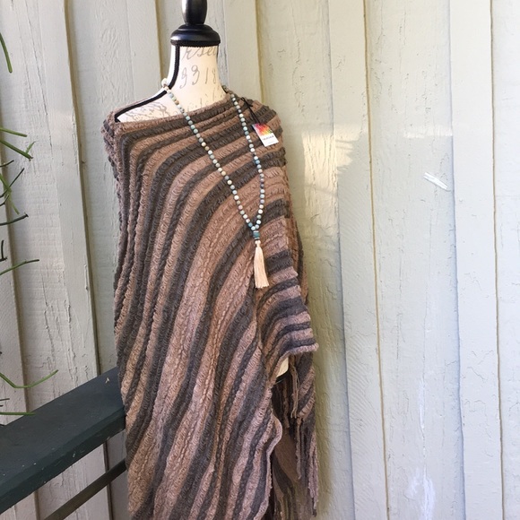 🎉Host Pick🎉New! Fuzzy Sweater Poncho - Picture 3 of 4